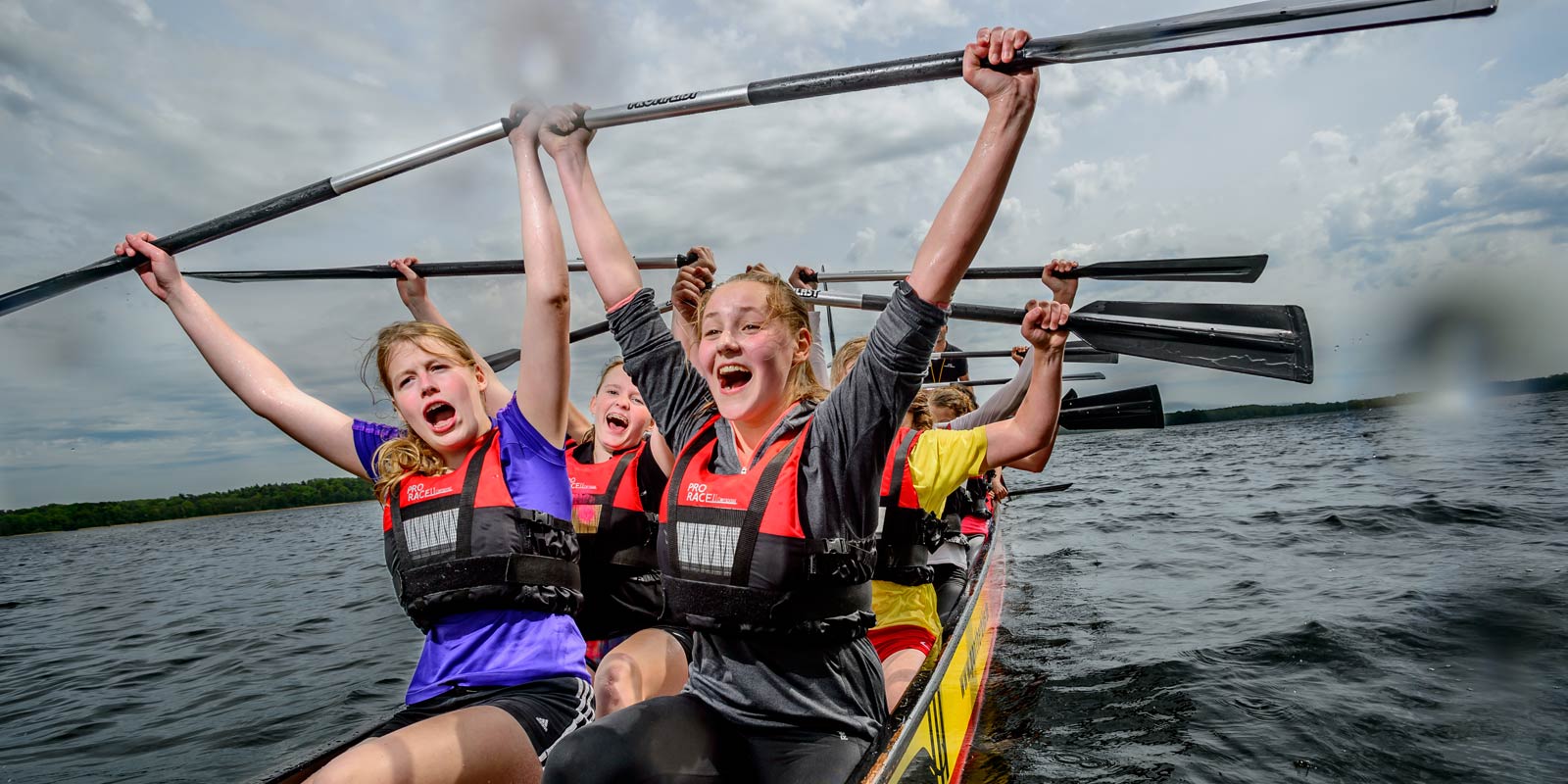 Das Drachenbootteam des Internats