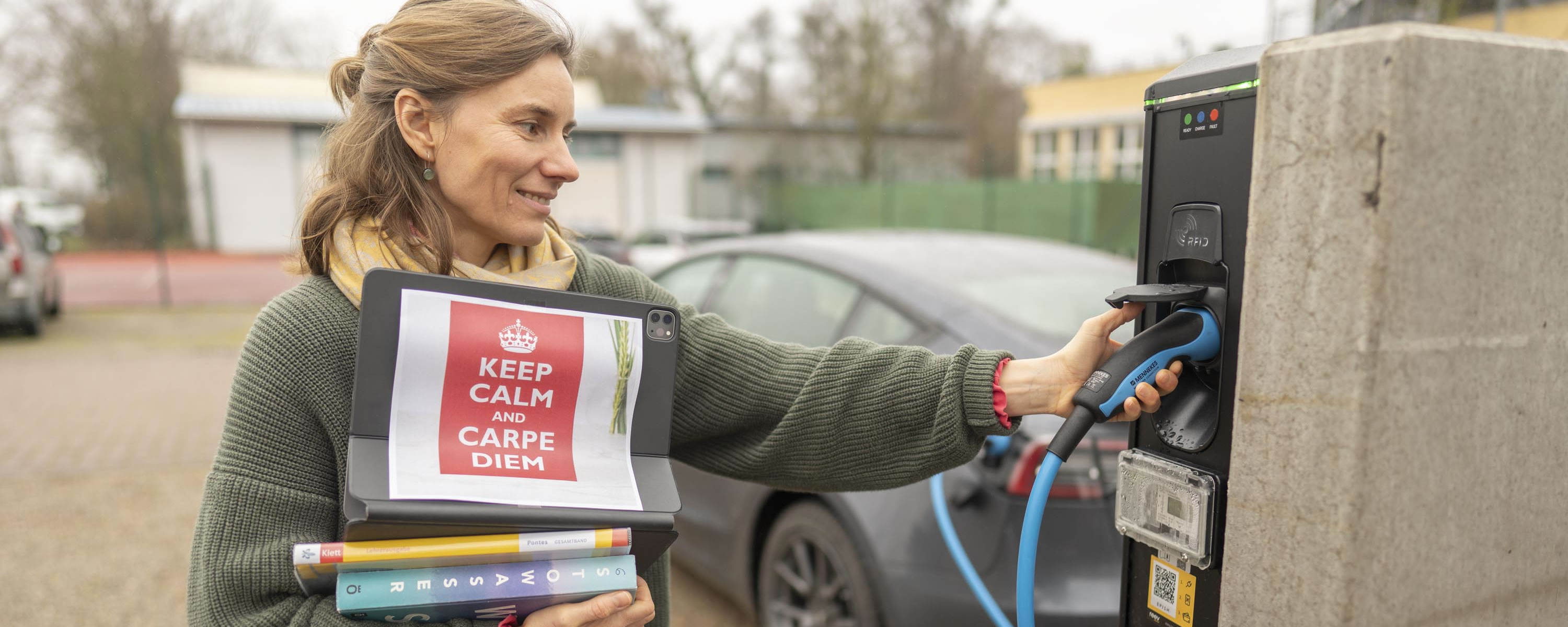 E-Ladesäulen Parkplatz Tesla