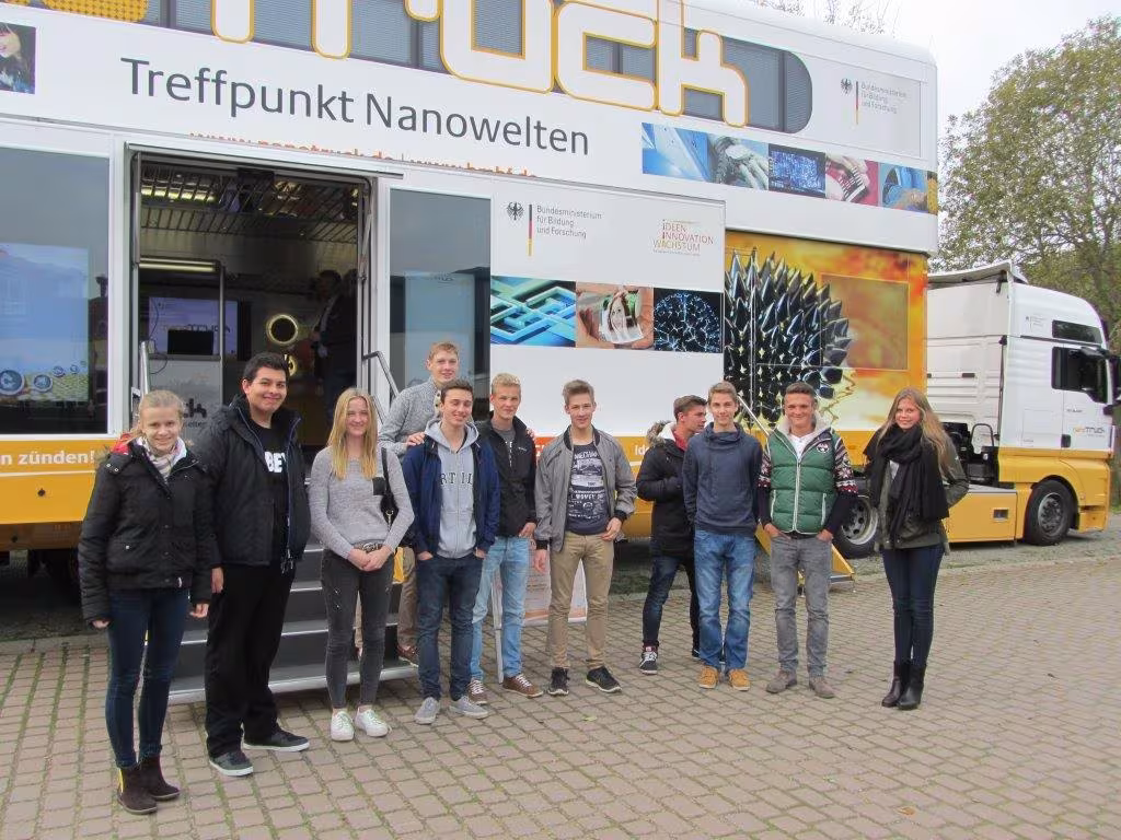 Nano-Truck besucht das Internatsgymnasium Schloss Torgelow
