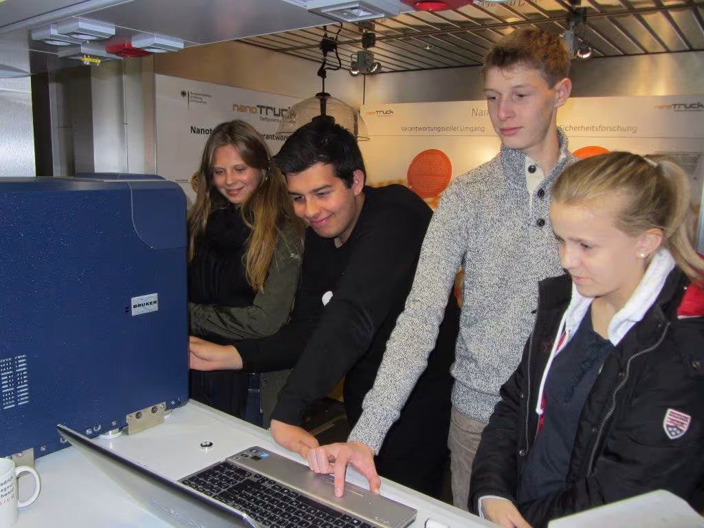 Nano-Truck besucht das Internatsgymnasium Schloss Torgelow