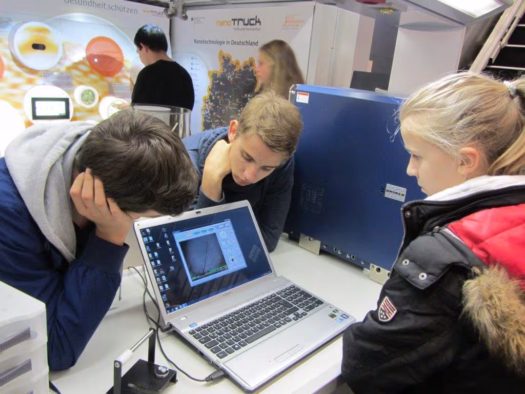 Nano-Truck besucht das Internatsgymnasium Schloss Torgelow