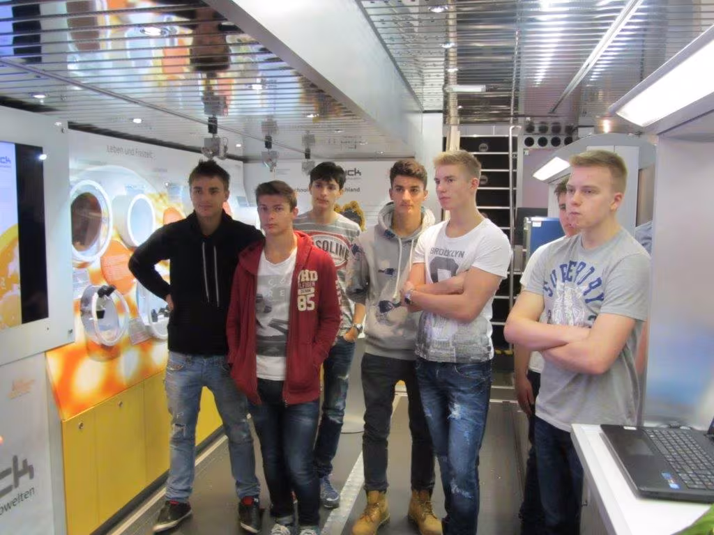 Nano-Truck besucht das Internatsgymnasium Schloss Torgelow