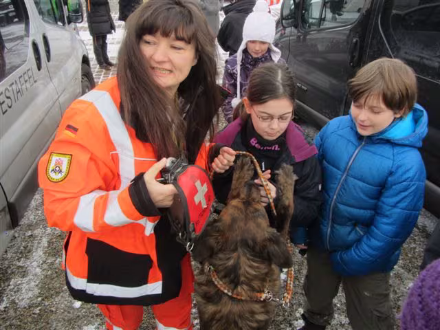 Neubrandenburger Hundestaffel erhält den Schloss Torgelow Vorbild Award