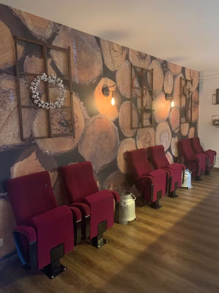 Der Billardraum erstrahlt in neuem Glanz