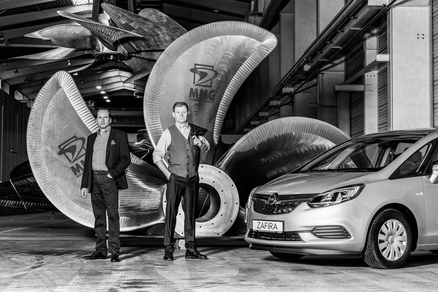 Teamprojekt Fotografie und Opel Schlingmann präsentieren: Fashion & Cars Kalender 2018