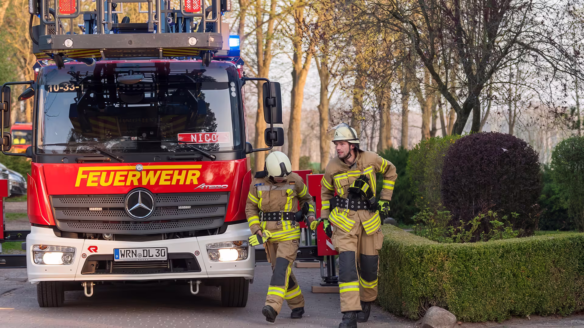 „Wasser marsch!“ – Große Feuerwehrübung auf Schloss Torgelow