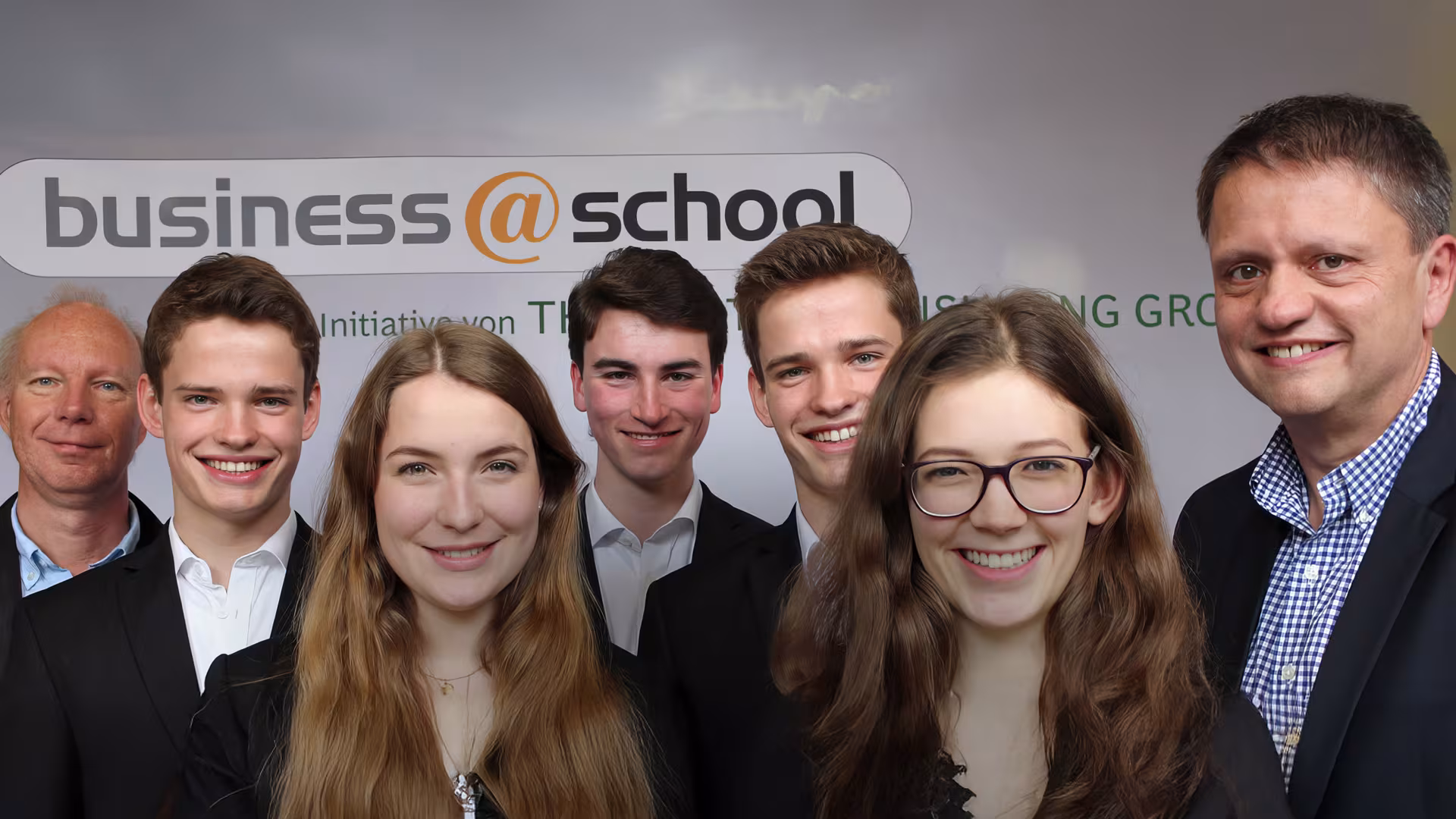 Das Team “ballpay” gewinnt bei business@school