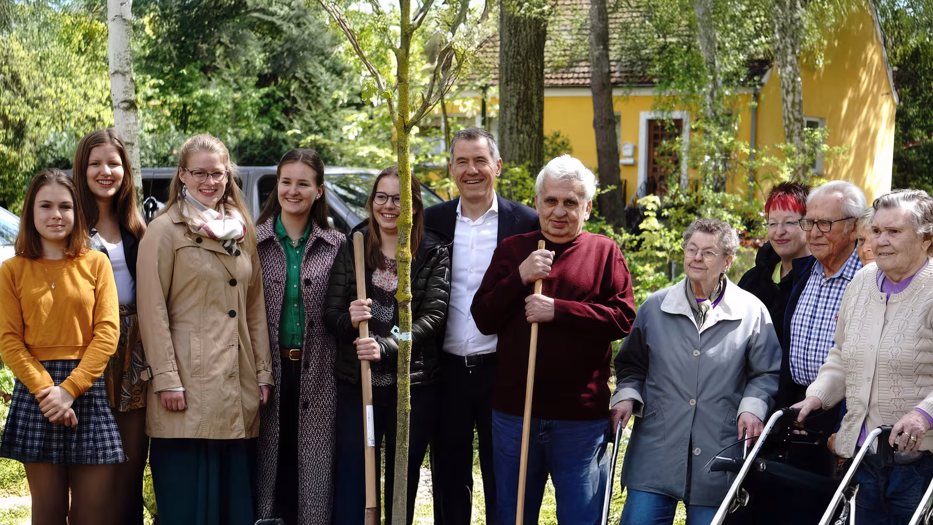 Soziales Engagement auf Schloss Torgelow – „Generationenbaum“ gepflanzt
