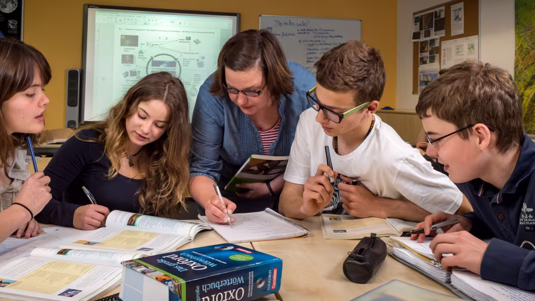 Unsere Klassen haben nie mehr als 12 Schüler Unsere Klassen haben nie mehr als 12 Schüler
