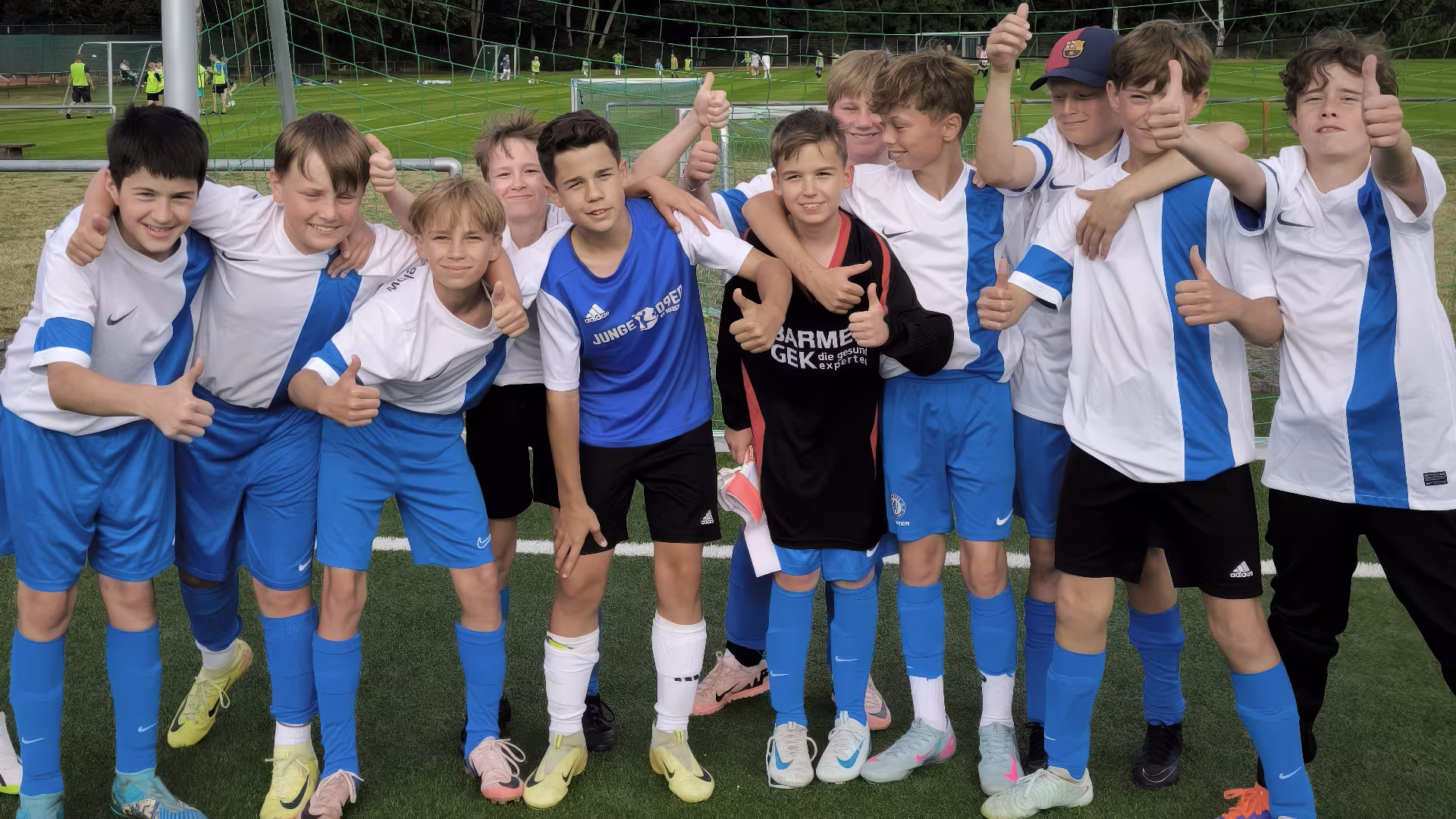 Unsere Juniorkicker zu Gast im Müritzstadion Unsere Juniorkicker zu Gast im Müritzstadion