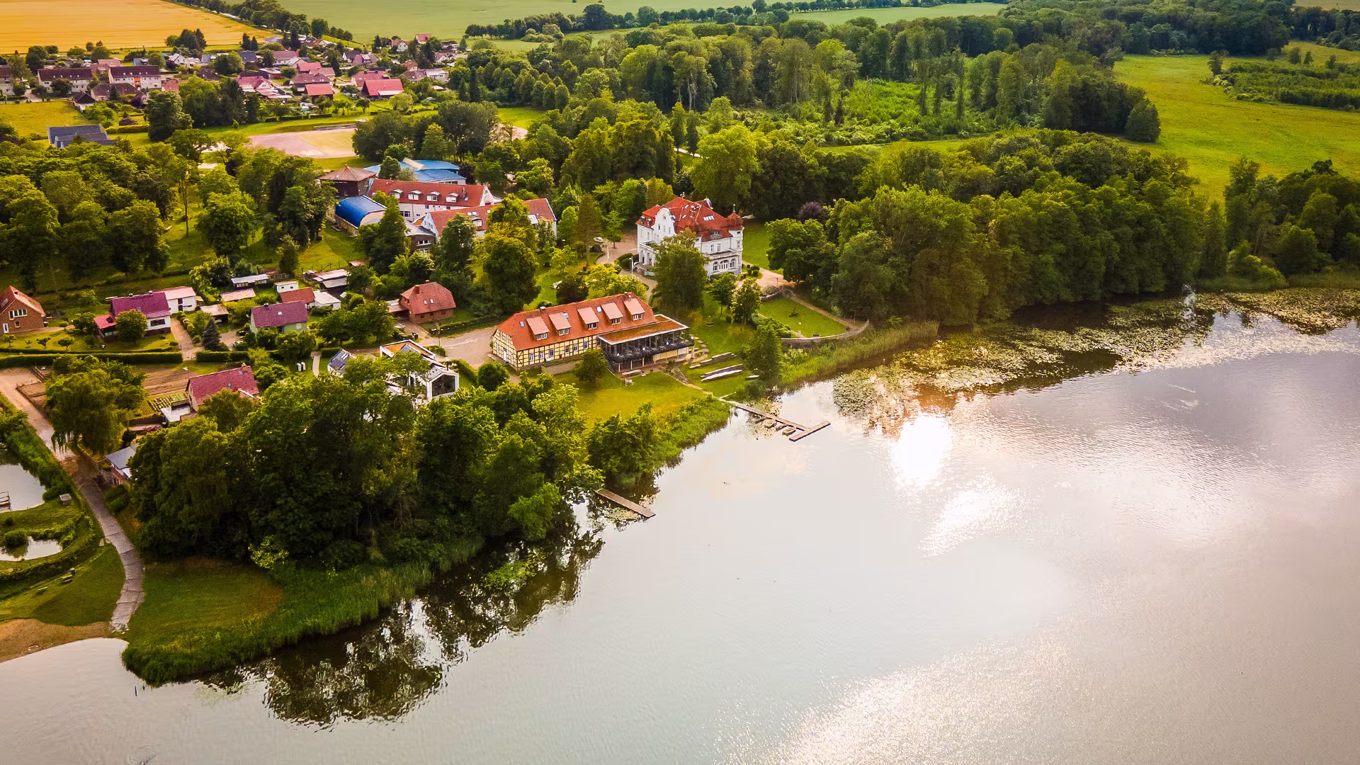 Schloss Torgelow von der Seeseite aus Schloss Torgelow von der Seeseite aus