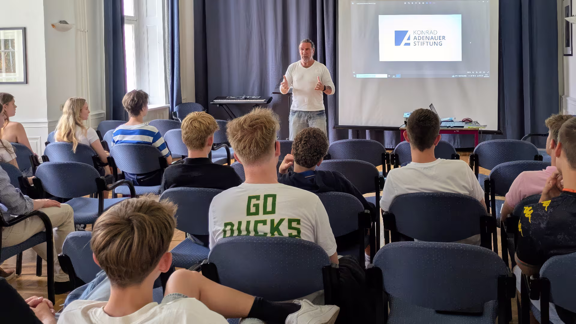 Zeitzeugengespräch mit Maik Torfstecher Zeitzeugengespräch mit Maik Torfstecher