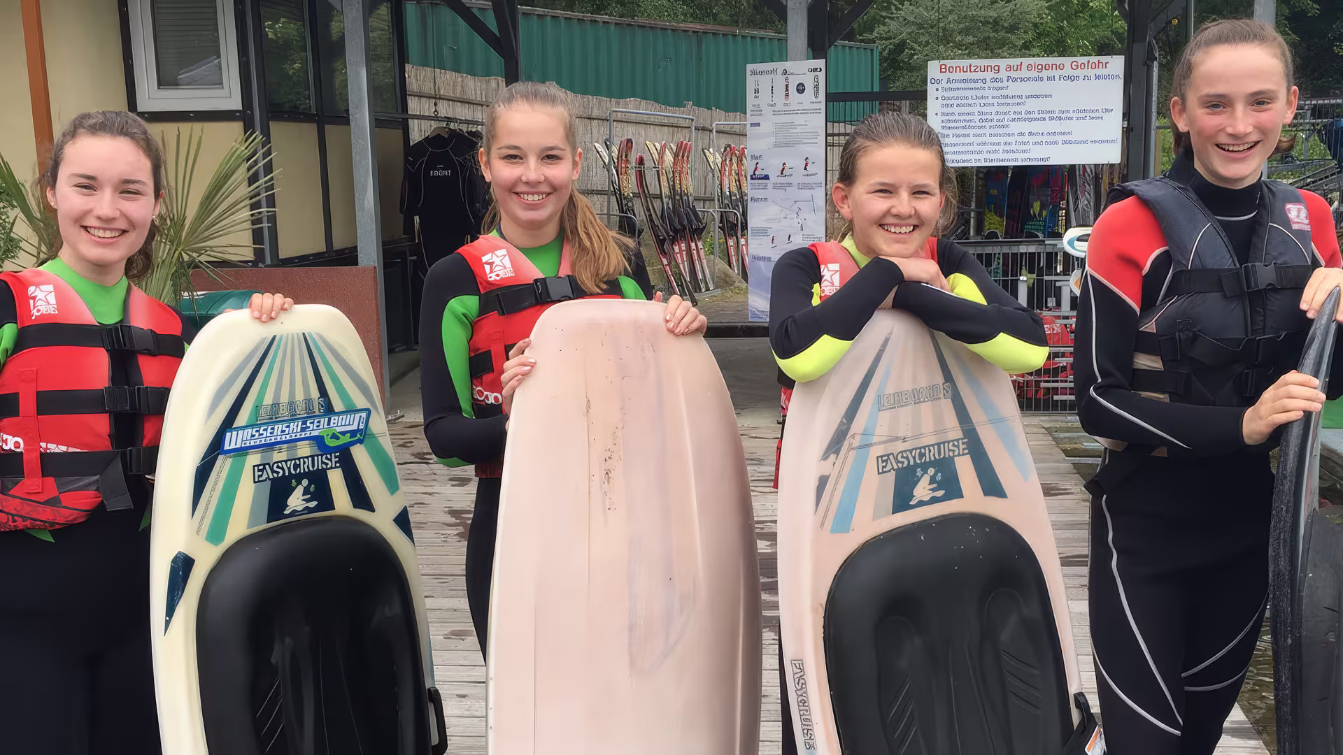 Sonne, Wasserski, Beachvolleyball, Grillen – ein perfekter Tag