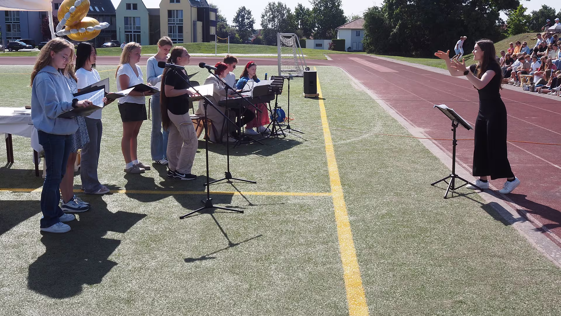 Rétrospective, distinctions, adieu – Clôture de l'année scolaire 2025 sur le terrain de sport