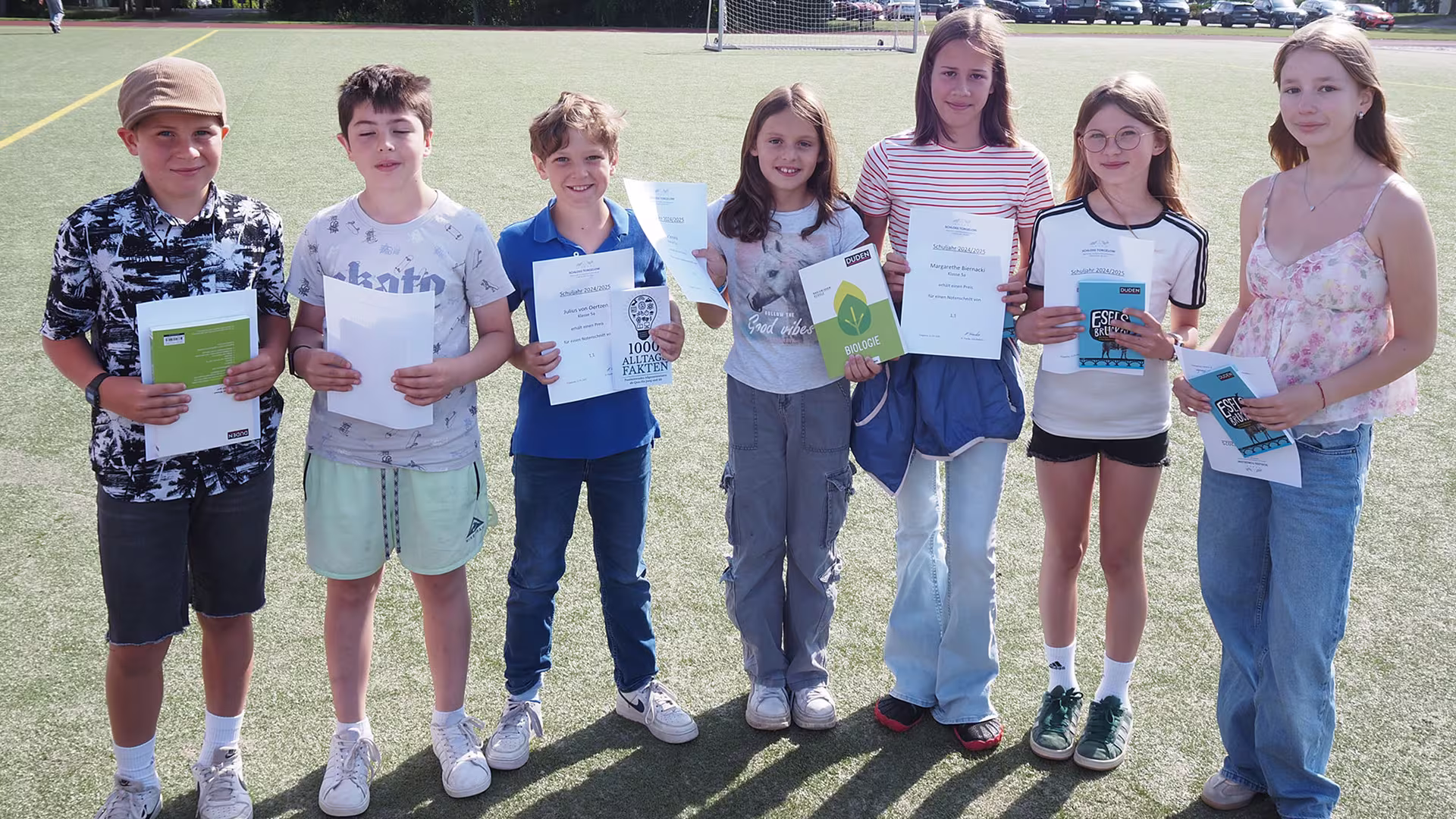 Rétrospective, récompenses, adieux – Clôture de l'année scolaire 2025 sur le terrain de sport