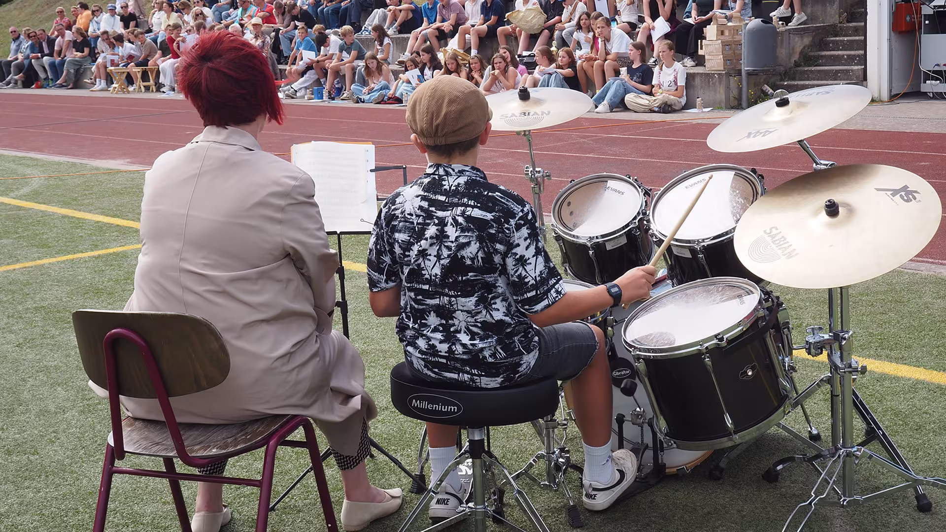 Rétrospective, distinctions, adieu – Clôture de l'année scolaire 2025 sur le terrain de sport