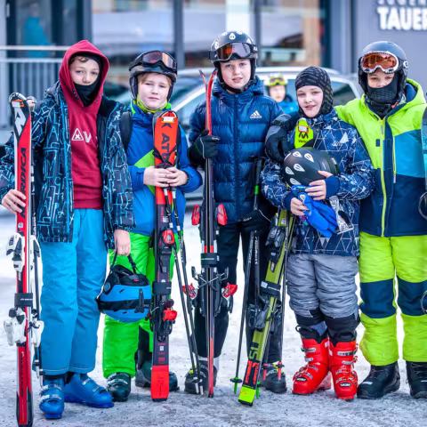 Höhepunkt im Internatsleben: Skifreizeit in Obertauern Schüler und Schülerinnen bei der Skifreizeit in Obertauern
