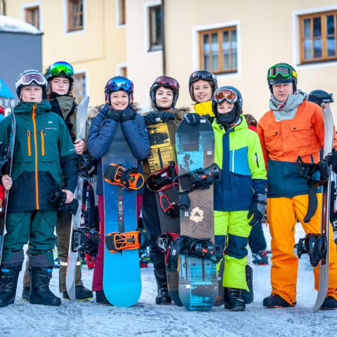 Höhepunkt im Internatsleben: Skifreizeit in Obertauern Schülerinnen bei der Skifreizeit in Obertauern
