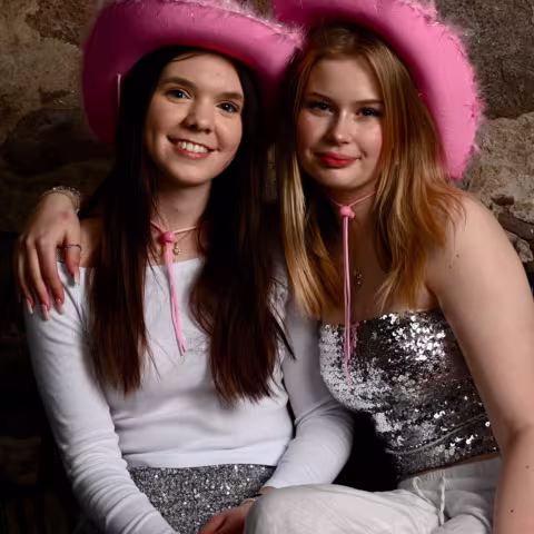 Höhepunkt im Internatsleben: die jährliche Faschingsparty Schülerinnen auf der jährlichen Faschingsparty