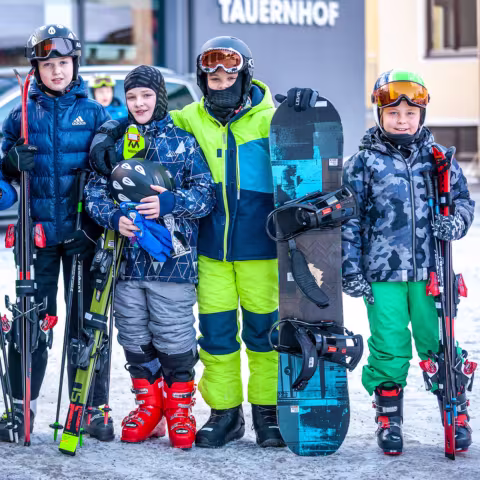 Höhepunkt im Internatsleben: Skifreizeit in Obertauern Schüler bei der Skifreizeit in Obertauern