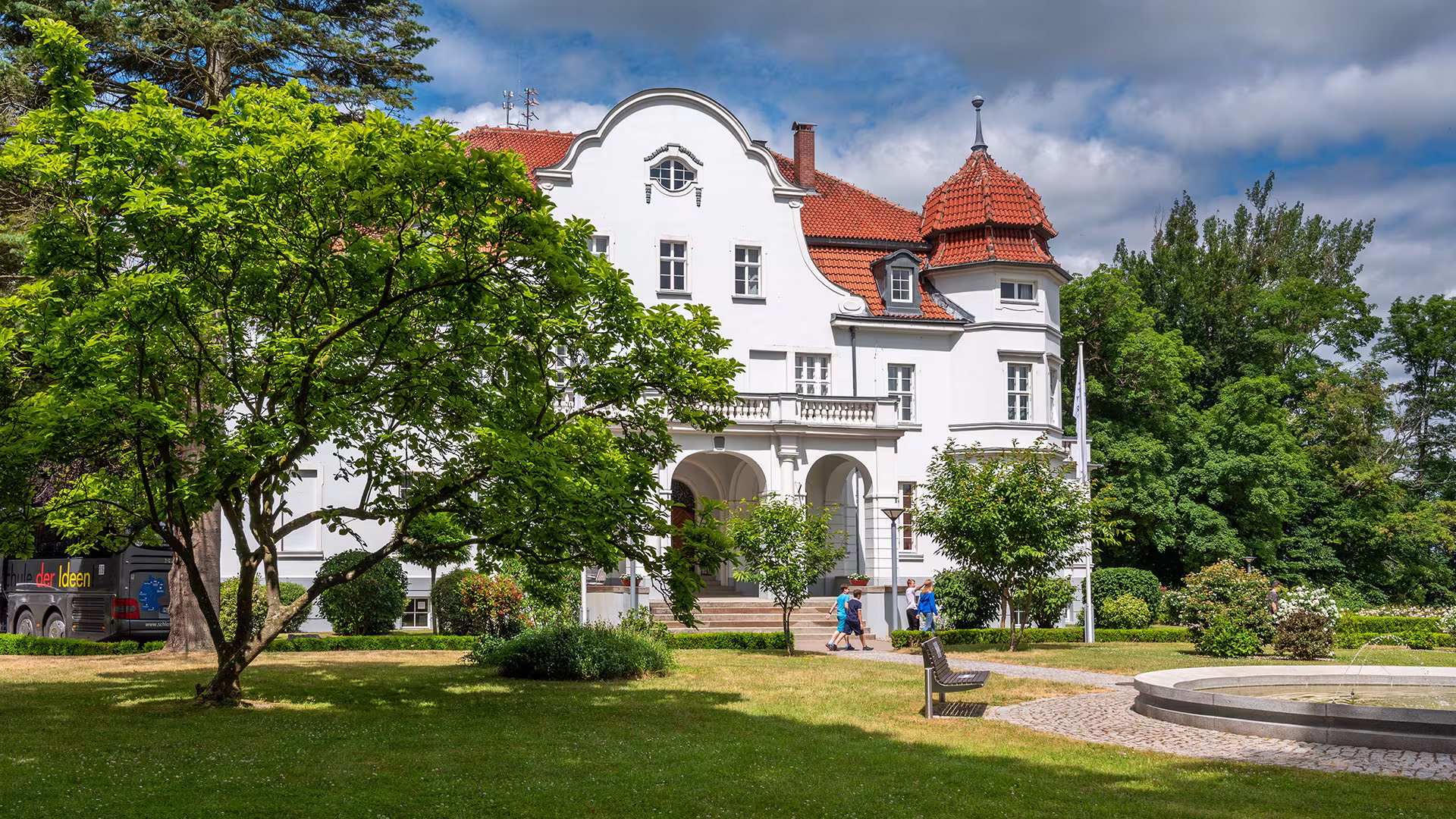 Schloss Torgelow: Internat, Gymnasium & Privatschule für Bremen Schloss Torgelow: Internat, Gymnasium & Privatschule