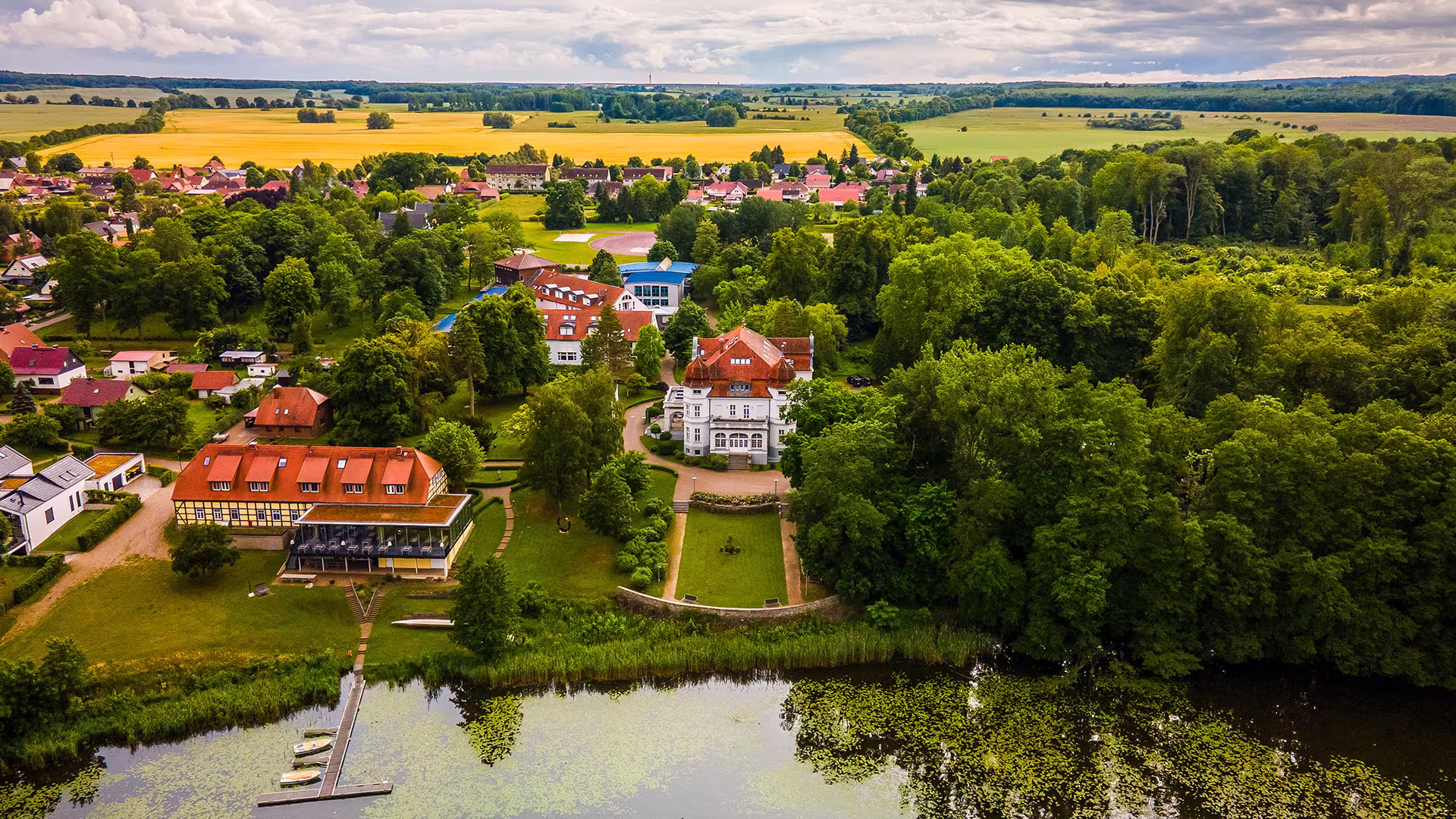 Schloss Torgelow: Internat, Gymnasium & Privatschule für Cottbus Schloss Torgelow: Internat, Gymnasium & Privatschule