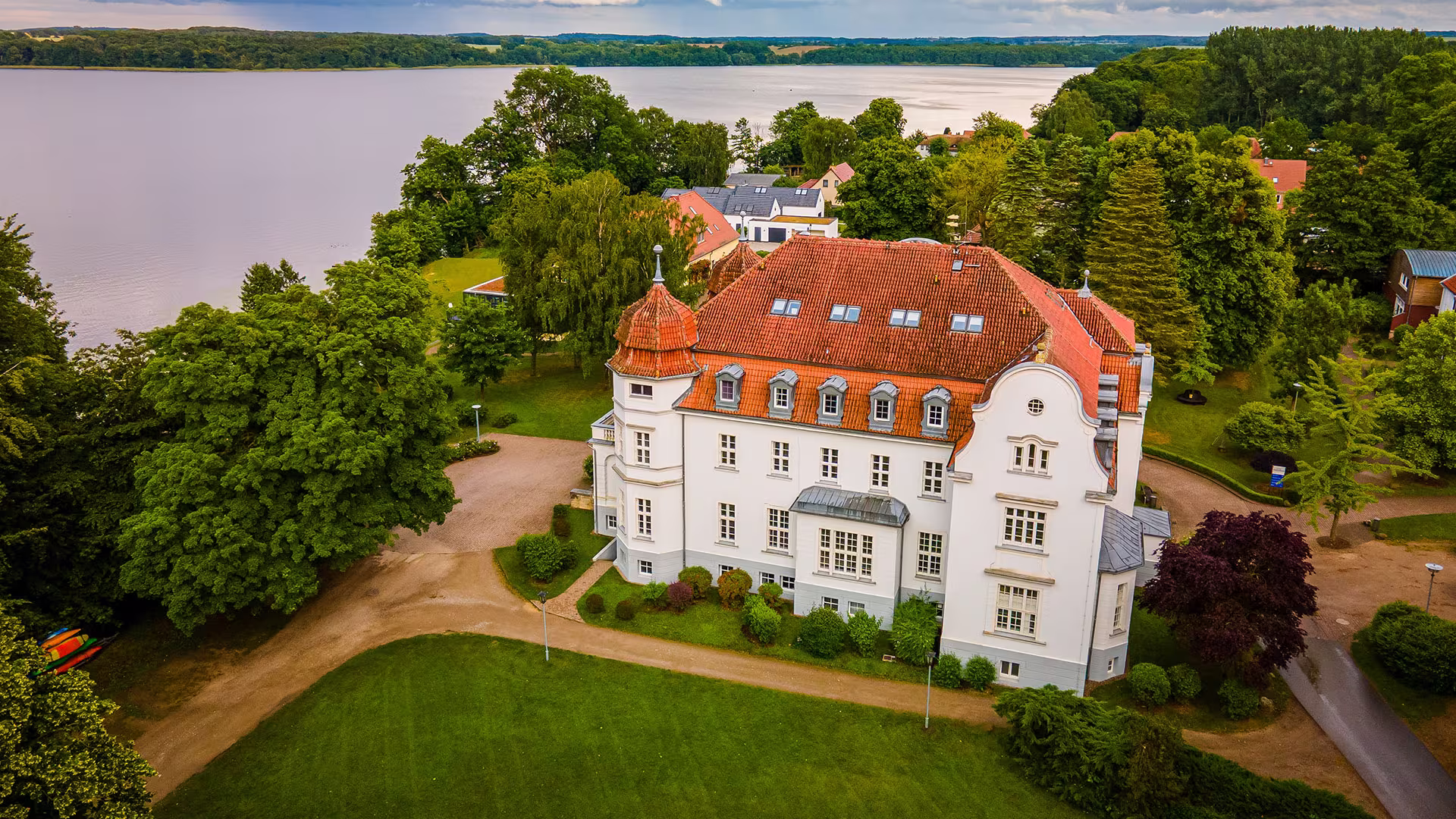 Schloss Torgelow: Internat, Gymnasium & Privatschule für Erfurt Schloss Torgelow: Internat, Gymnasium & Privatschule