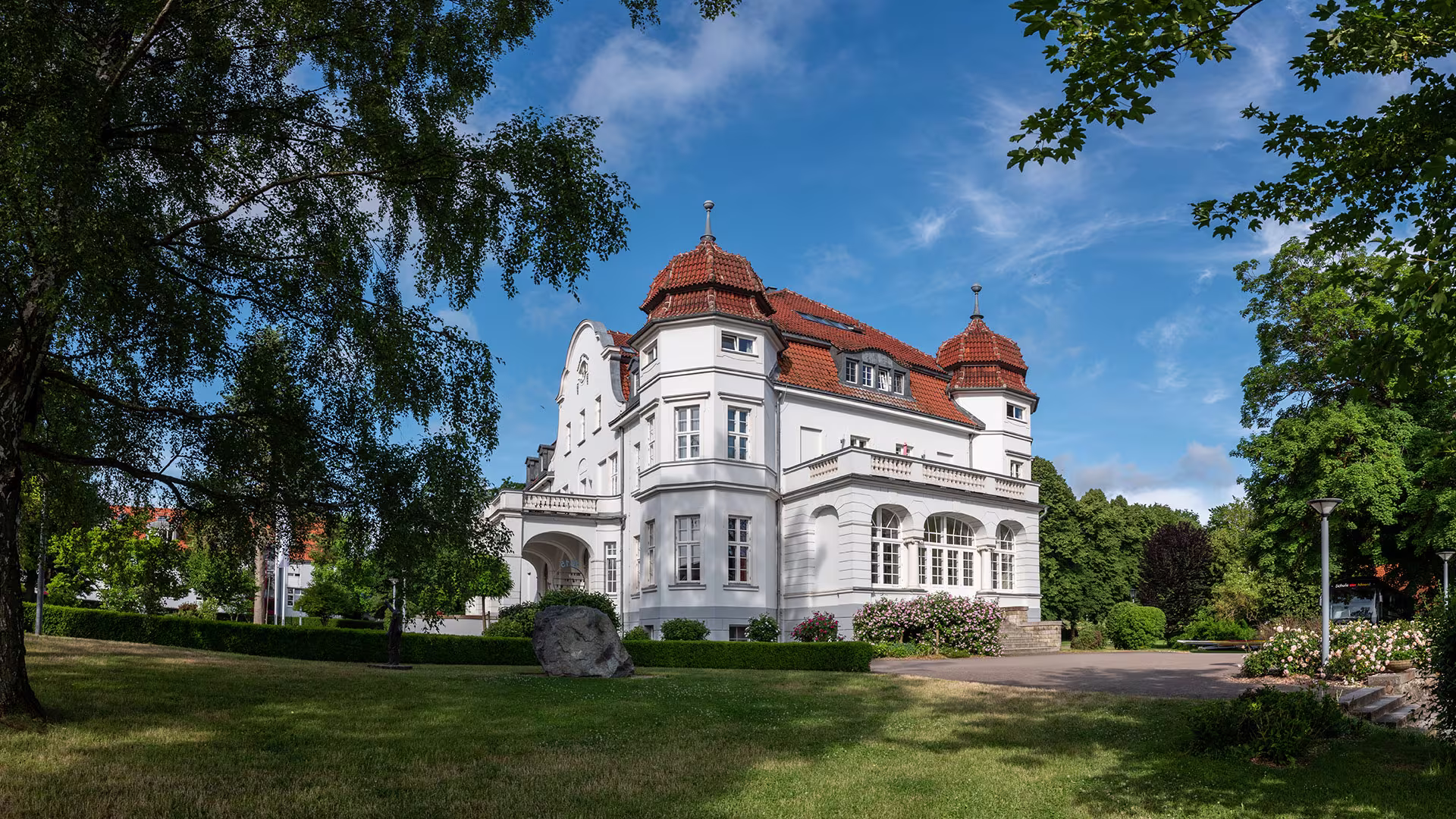 Schloss Torgelow: Internat, Gymnasium & Privatschule für Hameln Schloss Torgelow: Internat, Gymnasium & Privatschule