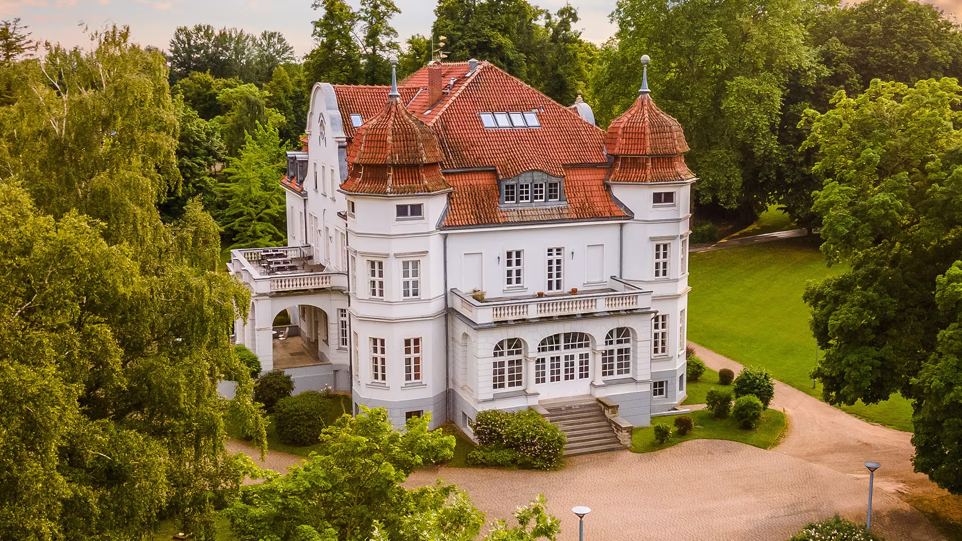 Schloss Torgelow: Internat, Gymnasium & Privatschule für Wolfenbüttel Schloss Torgelow: Internat, Gymnasium & Privatschule