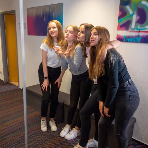Leben im Internat und soziales Miteinander: Schülerinnen im Mentorat Leben im Internat und soziales Miteinander: Schülerinnen im Mentorat