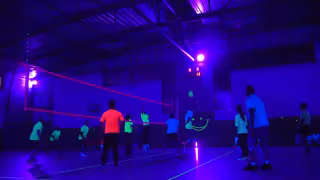Schwarzlicht-Volleyball